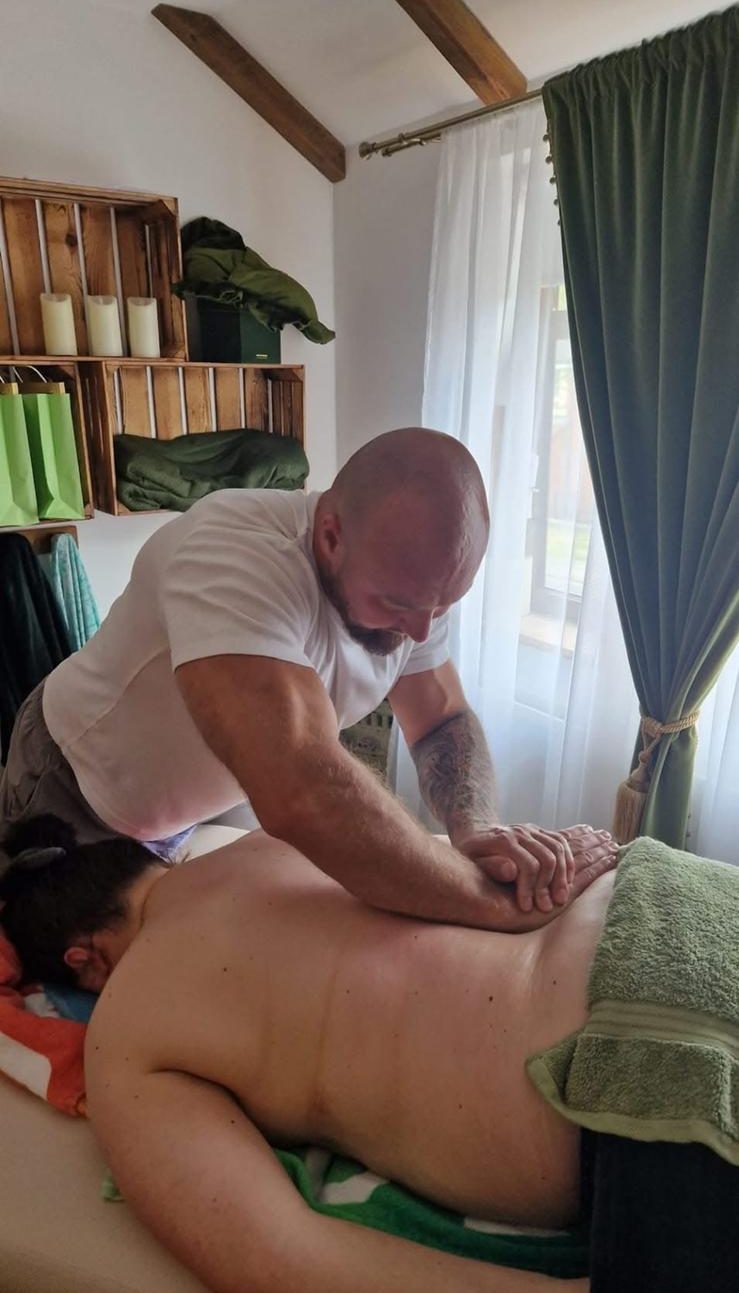 Robert providing professional massage therapy